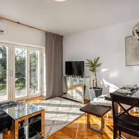 2 Bedroom In Novi Vinodolski