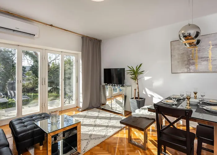 2 Bedroom In Novi Vinodolski