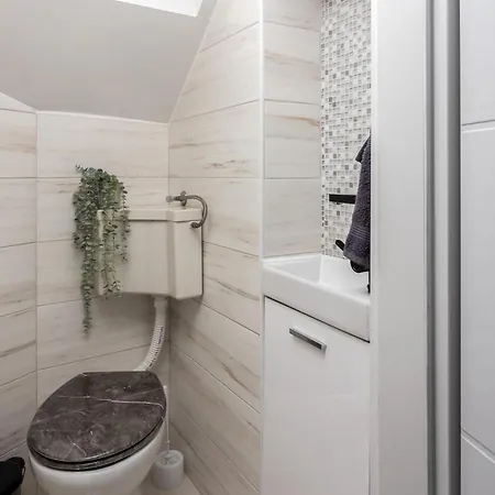 Amazing In With Jacuzzi Holiday home *