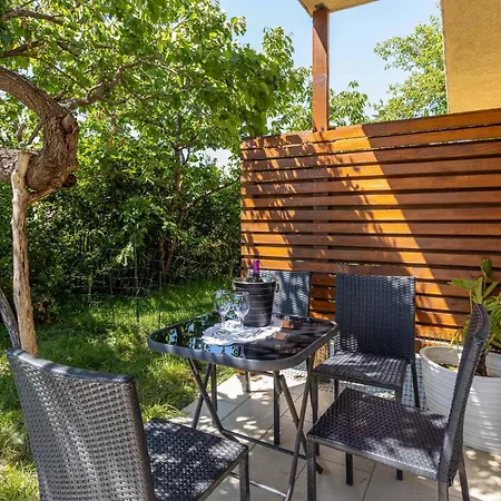 Amazing In With Jacuzzi Holiday home *