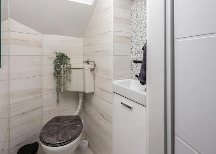 2 Bedroom In Casa vacanze *